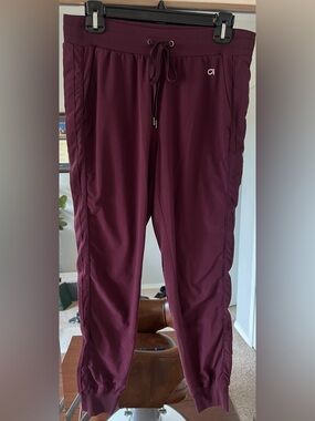 GapFit Tech High Rise Zip-Hem Joggers Maroon size Small pockets drawstring